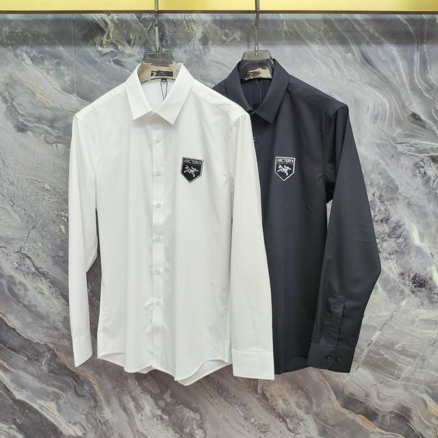 始祖鸟 2025Ss新款长袖 衬衫 衬衣,高端版本!专柜定制面料 透气舒适度高,细节无可挑剔,品牌元素设计理念,体现高品质。手感细腻柔软!呈现休闲裁剪,上身版型 始祖鸟 2025Ss新款长袖 衬衫 衬衣,高端版本!专柜定制面料 透气舒适度高,细节无可挑剔,品牌元素设计理念,体现高品质。手感细腻柔软!呈现休闲裁剪,上身版型