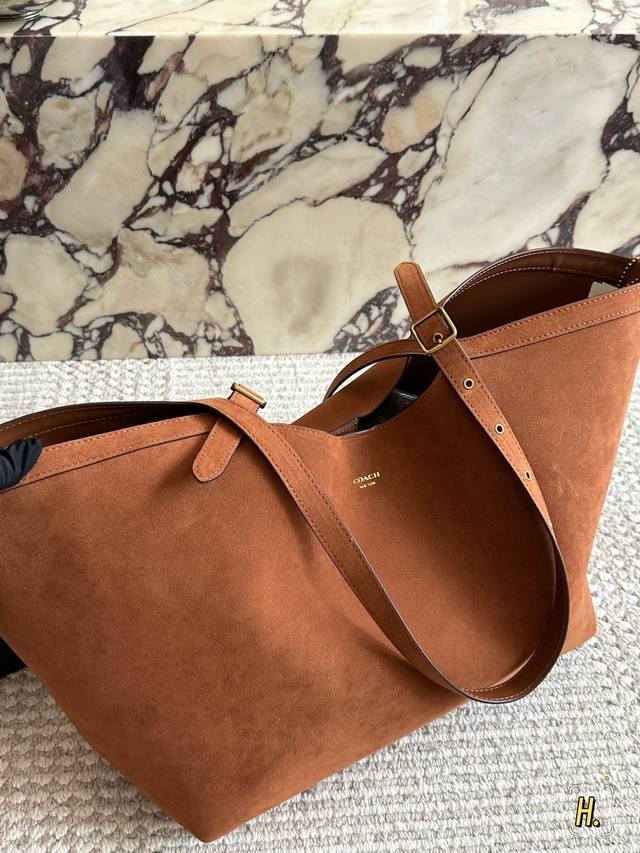 配盒 Size:35*27Cm C家 托特包 经典Logo购物袋Tote包 一年四季都可以用! 搜索Coach 购物袋 配盒 Size:35*27Cm C家 托特包 经典Logo购物袋Tote包 一年四季都可以用! 搜索Coach 购物袋