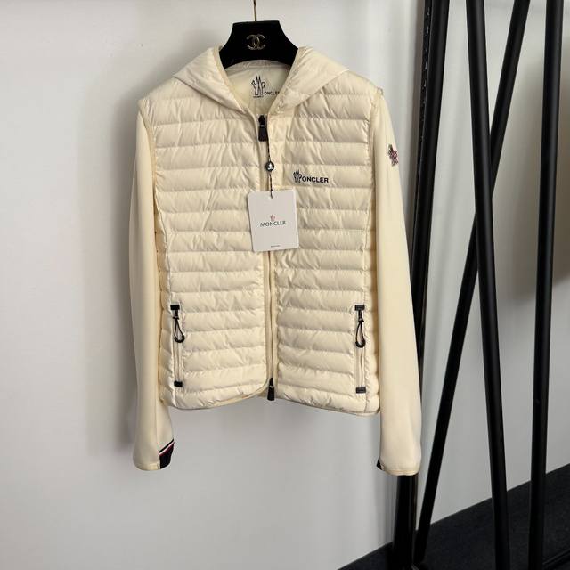 款号202546976 Moncler*蒙口新款 后背抽绳收腰轻薄显瘦长袖连帽羽绒服拉链外套,杏色,黑色,Sml, M码:肩宽40,胸围98,袖长64,长58; 款号202546976 Moncler*蒙口新款 后背抽绳收腰轻薄显瘦长袖连帽羽绒服拉链外套,杏色,黑色,Sml, M码:肩宽40,胸围98,袖长64,长58;