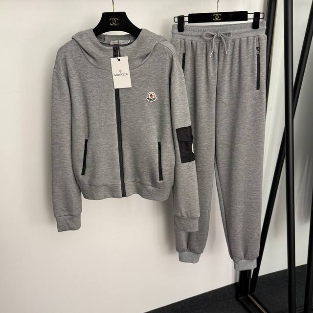 款号20256958 Moncle*蒙口新款运动套装,侧边拼色口袋长袖连帽拉链外套+松紧腰束脚长裤,灰色,卡其色,黑色,Sml, M码:肩宽43,胸围100,袖 款号20256958 Moncle*蒙口新款运动套装,侧边拼色口袋长袖连帽拉链外套+松紧腰束脚长裤,灰色,卡其色,黑色,Sml, M码:肩宽43,胸围100,袖
