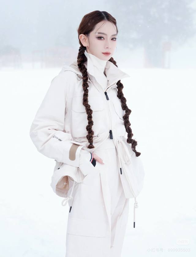 Moncle*蒙口官网新款上新顶级版本高端精品1:1定制采用原版字母Logo五金配件、国标90%鹅绒饱满填充、内里三标齐全明星戚薇同款滑雪羽绒服!腰部抽绳设计翻 Moncle*蒙口官网新款上新顶级版本高端精品1:1定制采用原版字母Logo五金配件、国标90%鹅绒饱满填充、内里三标齐全明星戚薇同款滑雪羽绒服!腰部抽绳设计翻