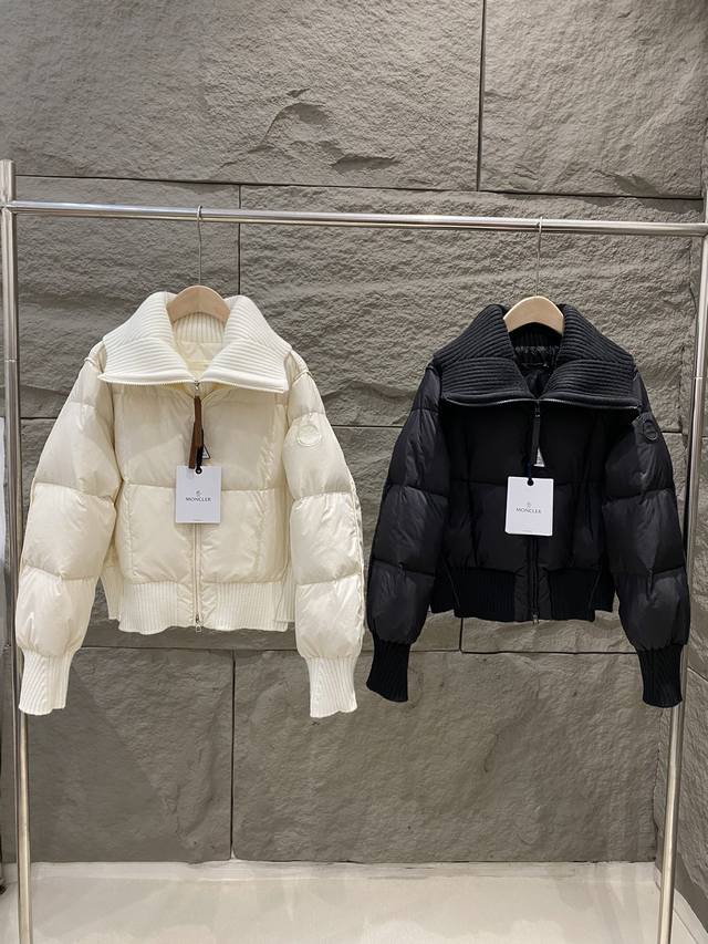 Moncler Jadeite女士短款针织领羽绒服外套 假两件 Jadeite短款羽绒夹克动感优雅,拼接假两件设计彰显Moncler女士系法式复古美学风格,Ja Moncler Jadeite女士短款针织领羽绒服外套 假两件 Jadeite短款羽绒夹克动感优雅,拼接假两件设计彰显Moncler女士系法式复古美学风格,Ja