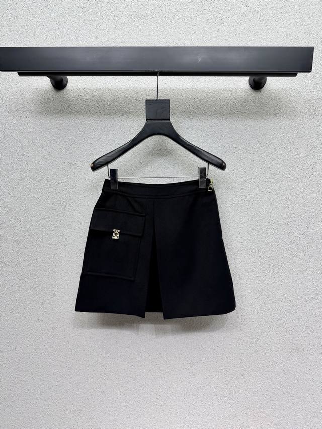 L家一系列款短款半裙 高密度时髦运动风 每个日常的穿搭 俏皮减龄充满元气的设计元素 高品质 尺码Smlxl L家一系列款短款半裙 高密度时髦运动风 每个日常的穿搭 俏皮减龄充满元气的设计元素 高品质 尺码Smlxl