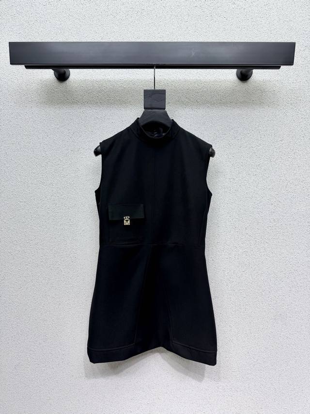 L家一系列款无袖连衣裙 高密度时髦运动风 每个日常的穿搭 俏皮减龄充满元气的设计元素 高品质 尺码Smlxl L家一系列款无袖连衣裙 高密度时髦运动风 每个日常的穿搭 俏皮减龄充满元气的设计元素 高品质 尺码Smlxl