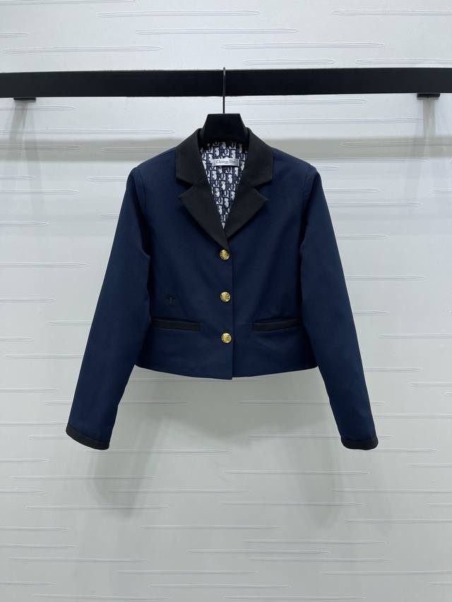 上新原单高端品质 Dio* 2025秋冬最新系列!翻领西装外套!定制进口斜纹全棉材质 挺括有型 质感高级 领口袖口口袋撞色呼应 增添造型层次感 打造优雅风格 内 上新原单高端品质 Dio* 2025秋冬最新系列!翻领西装外套!定制进口斜纹全棉材质 挺括有型 质感高级 领口袖口口袋撞色呼应 增添造型层次感 打造优雅风格 内