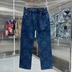 Lv 路易 经典新款老花字母印花牛仔裤 2025最新品，原单狠货，水洗休闲牛仔裤，进口原版水洗弹力面料，舒适有弹性，原版五金辅料装饰Logo，版型超正，档次极高
