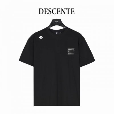 Descente 迪桑特 25Ss 胸前字母Logo印花短袖T恤 面料采用260G纯棉双纱紧密棉面料 对照原版做丝滑超柔处理 亲肤舒适透气 布面肌理股线清晰明显