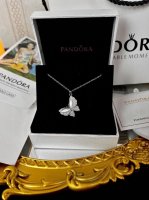 pandora 潘多拉蝴蝶项链 搭配全套包装 谁能拒绝得了闪闪发光的蝴蝶 我宣布这是最适合夏天的 仙女项链 上下错落 灵动感十足 重点是完全不挑人 假期出游拍照