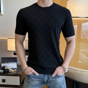 古奇 2025Ss春夏最新大爆款精品短袖T恤，定制进口轻柔伊力特面料，时尚大牌元素Logo点缀，会呼吸的面料，质感细腻柔软，贴身冰爽顺滑。吸湿排汗，简约大方又不