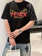 Fend*芬-迪25S春夏新款圆领短袖.宽松舒适版型.极为经典小怪兽造型是整个造型的亮点.对于Fd的经典演绎.高温烫画叠加工艺.优质260G纯棉面料.舒适柔软！
