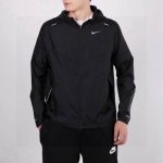 上新 3M反光Logo耐克Nike男士防晒服皮肤衣外套透气简约风基础大众款青年 专柜品质力荐好货夏季爆款Nike耐克男子风行者连帽运动户外防晒服皮肤衣！ 科技面