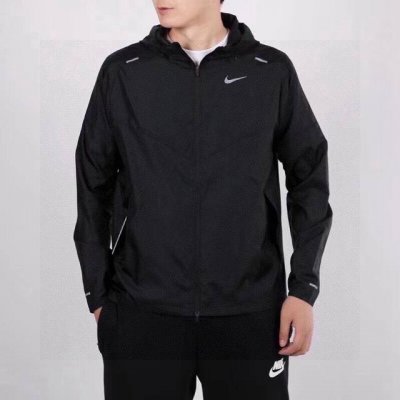 上新 3M反光Logo耐克Nike男士防晒服皮肤衣外套透气简约风基础大众款青年 专柜品质力荐好货夏季爆款Nike耐克男子风行者连帽运动户外防晒服皮肤衣！ 科技面