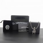 Chrome Hearts 克罗心三十字架吊坠项链 银色 专柜品质 Come Hearts十字架项链 三十字架吊坠，凹凸造型不同的花纹设计风格，呈现出与众不同，