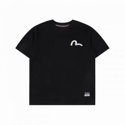Evisu 福神 25Ss 后背鲤鱼印花短袖 前幅以刺绣小海鸥为亮点 展现出奢华和精致 后背印有鲤鱼图案，配合着浪花的设计 呈现灵动和活力的氛围，时尚而又充满艺