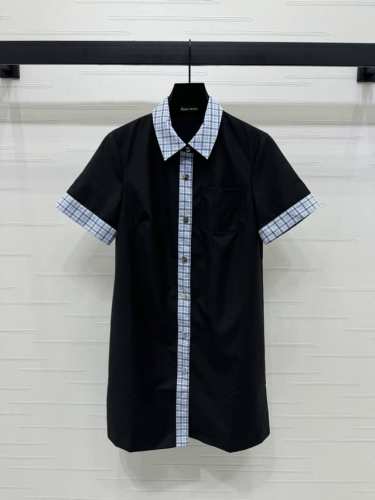 上新原单高端品质 Miumi*2025春夏最新系列！拼接撞色短袖连衣裙！定制Yb全棉材质 拼接格纹工艺处理 舒适挺括 polo领短袖裁剪 胸前字母徽标点亮设计