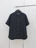 Dio* 迪奥 桑蚕丝和棉质混纺提花面料 Obliaue提花套装短袖衬衫 这款来自二零二四沙滩装限定系列，突显经典的Oblique印花。采用绿色桑蚕丝和棉质混纺
