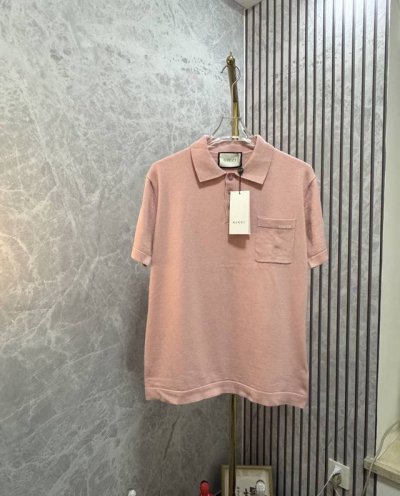 Gucci古驰 Logo提花工艺针织毛衣翻领 胸口 口袋提花。 注重细节 最求品质 男女同款 颜色：图片色 码数：Xs S M L