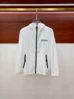 新品 杰尼亚渠道精品.2025Ss春夏新款运动服夹克防嗮服外套！防嗮衣经典之余增添了与时俱进的时尚感,型男靓女的最佳选择.新型轻量绢丝纤维尼龙面料,轻盈透气,绗