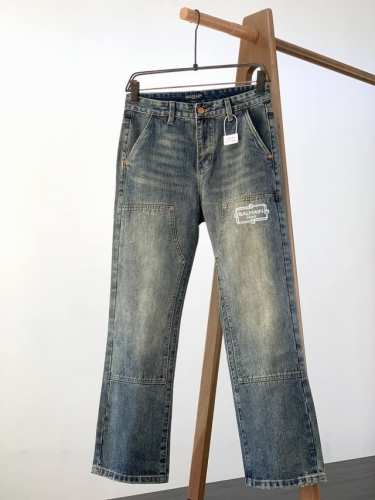 p250 Balmain 巴尔曼 2025Fw春夏新品 休闲牛仔裤，进口水洗弹力面料，上身舒适透气有弹力，客供五金辅料装饰，辨识度极高，版型超正，全品相订单款，