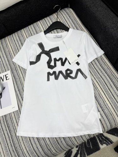 爆款现货 原单品质 Max Mar* 2025新品印花 饰以高品质工艺 精致 清雅 脱俗 减龄柔美 一件成衣工艺繁琐耗时 呈现品质单品 上身洋气时髦 颜色清爽减