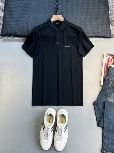Kiton 2025Ss经典时尚翻领 polo衫短袖 贸易公司渠道订单，官网同步发售，简约大气，时尚百搭，品相更是无法挑剔更不易褪色彰显出别样的风味 码数：M-