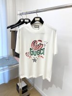 古奇、2025最新款短袖T恤，帅气时尚，胸前顶级印花图案字母Logo，简约百搭款。面料棉 不仅挺括，保持潮流的廓形，又穿着舒适，纱织更细腻，码数M-3Xl