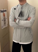 迪桑特 男款轻薄款连帽皮肤衣 一款能降温的全方位透气防晒服 定制科技面料 立体帽檐设计 全方位包裹 高效防晒 有效散热A6685 上身穿着 冰凉舒适 轻薄透气