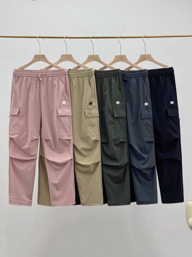 可隆Kolonsport工装伞兵裤 出游旅行必备单品 宝子们 挖到一条能闭眼入的神仙工装裤 这款伞兵裤以超高性价比 超强功能性惊艳登场 男女同款的设计更是情侣穿