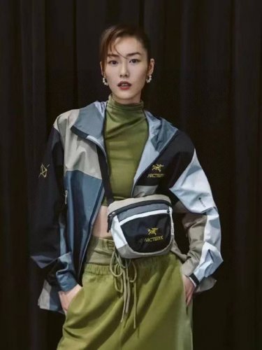 始祖鸟Arcteryx × Beams Mantis 1联名斜挎包腰包 超级的始祖鸟挎包，必须自留好看S这款真的是太爆了～可做情侣款！日常男士背这款真的都帅呆了