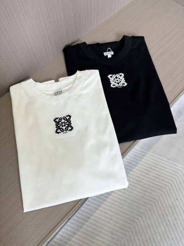 Low罗意威25Ss春夏新款圆领短袖 定制纯棉材质 舒适透气 胸前品牌标识刺绣设计 时尚百搭 休闲单品 颜色 黑色 白色 码数 S-2Xl
