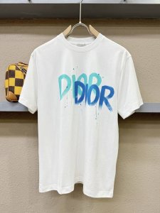 dior迪奥2025款新品短袖！原版定制面料，手感柔软。顶级进口私货，时尚设计潮流短袖，不失奢华 品质毋庸置疑 上身效果超赞，奢华官网同款！尺码：S-Xxl