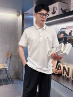 古奇 高端货商务 白领 单位人士必入单品！ 休闲商务翻领短袖，科技面料，体感非常棒，手感顺滑质感很棒！弹性好，无任何束缚感，面料自带透气网孔，吸湿排汗，速干保持