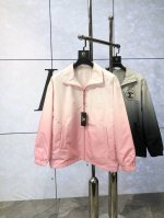 P460。 香奈儿。25早春新品发售夹克外套，休闲日常穿搭！上身修饰身形、将时装美学和新都市商务休闲概念完美融合，通体将意式的极简、干练和户外功能性风格极致诠释
