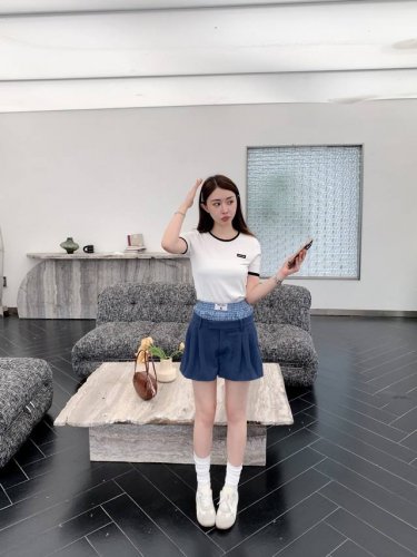 miu 2025夏季新款 假两件撞色短款 Miu系女少穿搭！性知子分学风院短裤 格蓝撞假边两件计设！甜酷兼减备穿龄搭。体立小A挑不版人型上身巨显瘦！一个色现货S