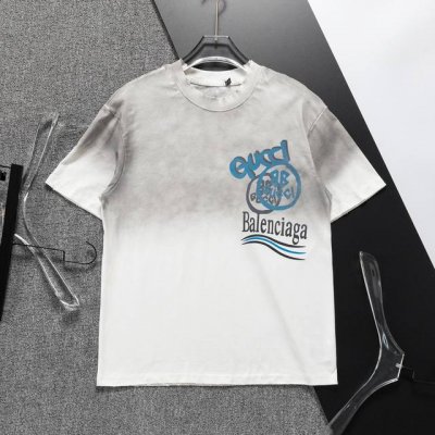 巴黎世家 官网新款洗水T恤.男士圆领经典Logo短袖T- Shirt 采用进口客供定制面料 高端的品质 尽显奢华。8886尺码：M-3Xl