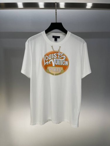 独家首发原单品质 Louis Vuitt* 25 新款旅游邮票图案Logo链条短袖T恤！时尚又个性 很百搭 经典的圆领版型 完全不挑身材 上身减龄又酷 随便搭配
