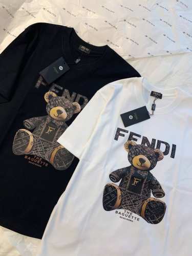 好货上新 主推 fendi个性小熊玩偶印花情侣短袖T恤 客供高定纯棉双纱食毛面料 进口机器二本针压线 久洗不变形 定制包装吊牌辅料延续原版 颜色 黑色 白色 尺