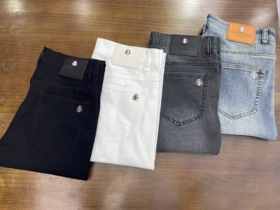 蒙口 原单牛仔裤 2025新品，原版牛仔裤 原版重工打造，品牌经典Logo设计，三标齐全！原版五金辅料。专柜定制牛仔面料，完全对版专柜，欢迎专柜试穿后再购买，好
