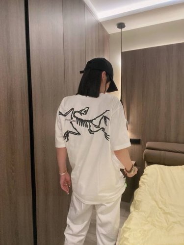 高品质 品名：始祖鸟 Arc'teryx 24Ss 印花新款Logo宽松男女同款圆领纯棉短袖T恤 版型；宽松版 面料：330G全棉精梳棉 颜色： 黑色-白色 尺