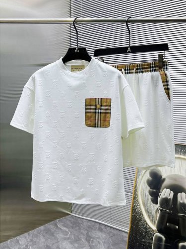 巴宝莉 Burberry 2025Ss春夏新款 休闲 短袖 短裤裤 套装，高端版本！专柜定制面料 透气舒适度高，细节无可挑剔，品牌元素设计理念，体现高品质。手感