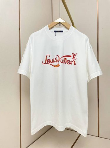 lv新款艺术字母T恤 植绒字母更显高级 百搭神器 肩部通肩压条 280克纯棉面料舒适透气 黑白双色 男女同款 码数S-Xxl