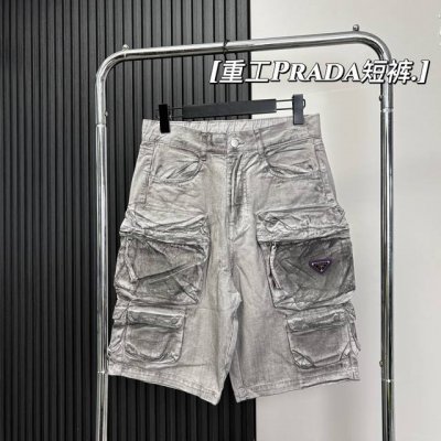 prada普拉达美式做旧水洗工装短裤 高品质硬货 超重工水洗 高街风十足 高品质工装面料 面料舒适力挺 版型宽松好驾驭 logo搭配立体剪裁两侧大口袋拼接 户外