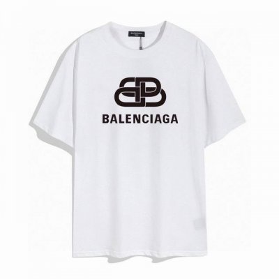 Balenciaga 巴黎世家经典锁扣短袖， 品质升级，精致做工，手感柔软，充满了复古工艺还拥有厚实的手感，标志性的图标，独有的辨识度。高克重纯棉质感一流！男女