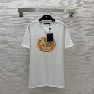 款号D25042475 Louis*驴家Lv新款 金色链条装饰字母Logo圆章印花宽松时尚Pt恤P！白色， M码：肩宽43，胸围100，袖长20，衣长69
