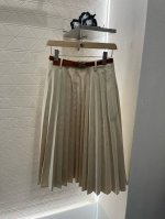 miumi*2025新品上架 衬衫外套百褶半裙套装 定制Yb原生全棉材质 工艺处理 舒适挺括 常青廓形Oversized宽松衬衫裁剪 立体前襟搭配纽扣细节 简约