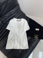 新品推荐Gucci 2025 小Logo金色印花短袖T恤！纯棉面料！Sml Aa“