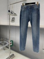 Balenciag 2025早春新品高级牛仔进口面料，超柔软手感弹力牛仔裤，颜色超好，复古味当下时尚潮流之前沿，高端品质原单订制牛仔 ，自留款！印花Logo绝对