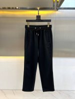 蒙口、25S新品男士抽绳运动卫裤，全新发布新款定制，细节一丝不苟，休闲运动裤作为随时随地男人都能穿搭的时尚单品之一，休闲裤简洁的设计配合高档面料，细节点缀，立体