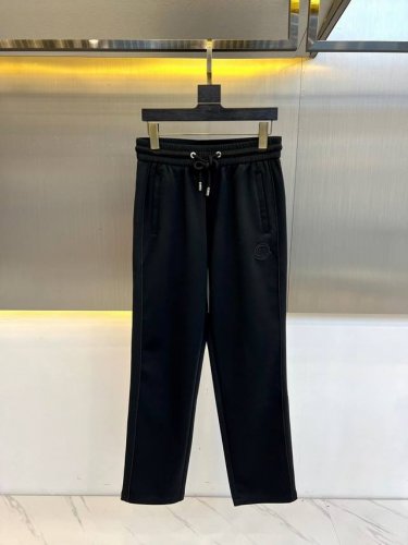 蒙口、25S新品男士抽绳运动卫裤，全新发布新款定制，细节一丝不苟，休闲运动裤作为随时随地男人都能穿搭的时尚单品之一，休闲裤简洁的设计配合高档面料，细节点缀，立体