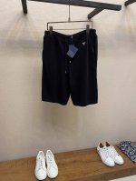 prada，经典刺绣抽绳短裤，正品3239购入，40支高奢精疏棉纱，斜纹风衣料，采用德国斯托尔14针，进口刺绣，毛料酵洗，定制1：1吊钟，定制1：1商标，合身版